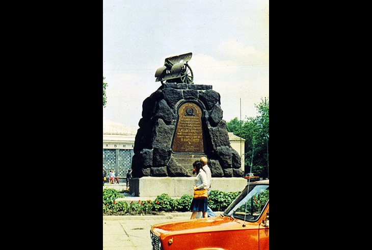 Памятник рабочим-арсенальцам.