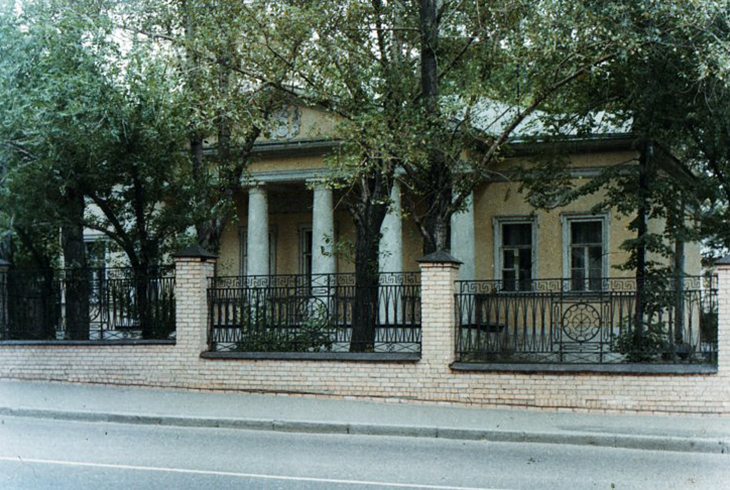 10. Остороженка, дом №49. Построен в 1823 году