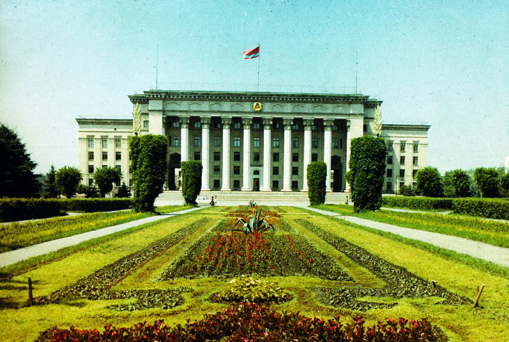 2. Дом правительства.