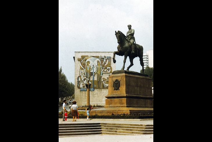 4. Памятник Г. И. Котовскому.