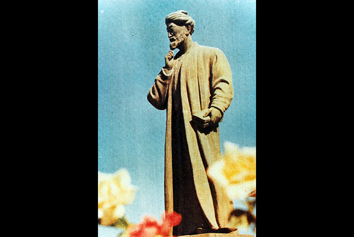 3. Памятник поэту Алишеру Навои