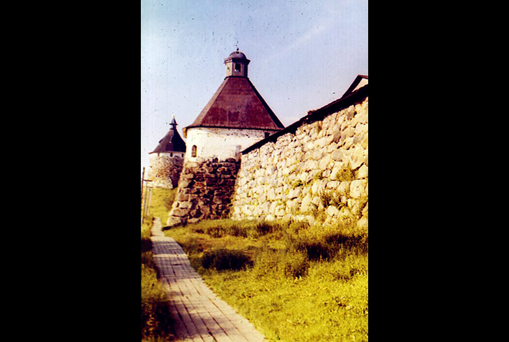 5. Соловецкие острова. Успенская башня крепостной стены монастыря. 1584-1594 (96).