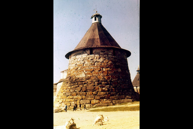 6. Соловецкие острова. Никольская башня крепостной стены монастыря. 1584-1594 (96).