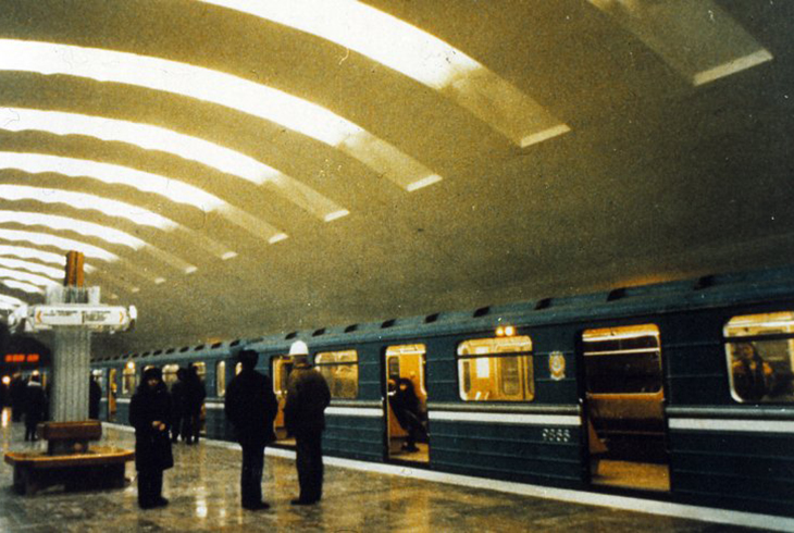 8.	Станция метро «Площадь имени Ленина».