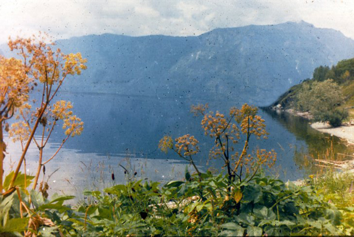 2.	Горный Алтай. Телецкое озеро, по алтайски Алтынколь – Золотое озеро.