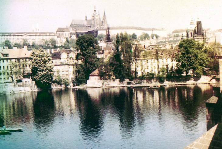 2.	ЧССР. Прага. Вид на Градчаны с Карлова моста.