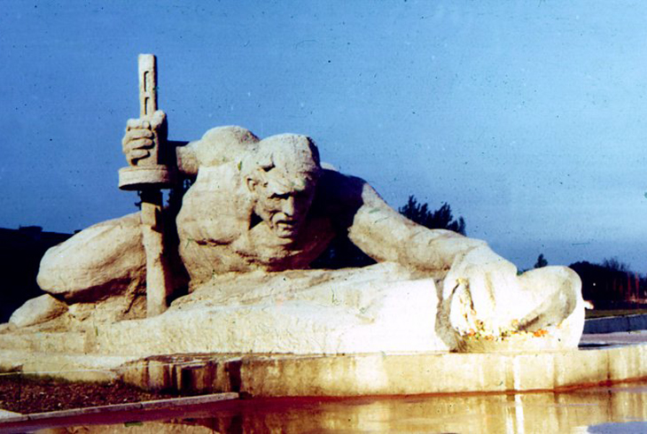 22. Мемориал. Скульптура «Жажда». 1971 г. Автор А. Кибальников и др.
