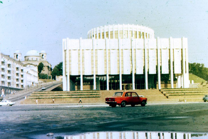 9.	 Музей В. И. Ленина.