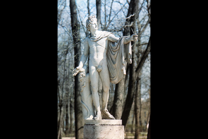 6. Скульптура «Аполлон». XIXв. Копия античной статуи «Аполлон Бельведерский».