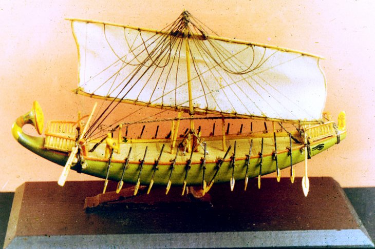 14. Морское древнеегипетское судно (1500 г. н. э.).