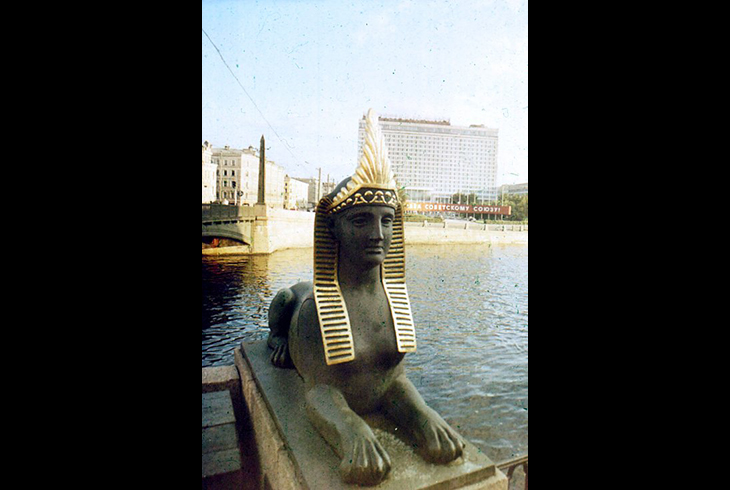 20. Фигура сфинкса на Египетском мосту. Привезена из Египта в 1834 г.