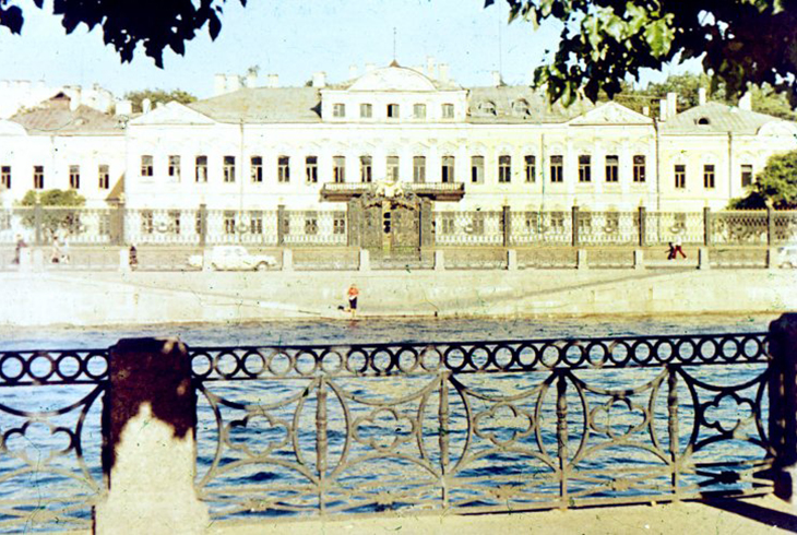 6.	 Б. дворец Шереметьевых, 1750-1760. Арх. С. Чевакинский и Ф. Аргунов.