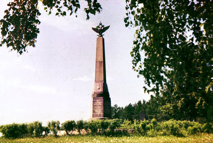 11. Памятник 11-й гвардейской дивизии Строганова.