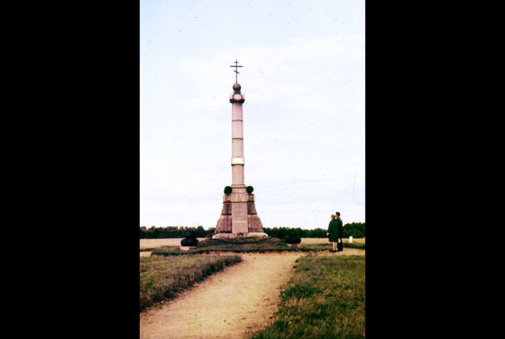 15. Памятник Лейб-гвардии артиллерийской бригаде.