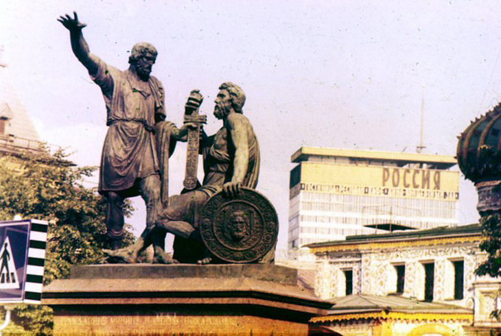 20. Памятник Минину и Пожарскому