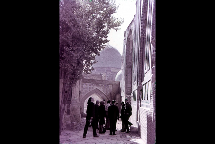 1968. Самарканд. Туристы в Шах-и-Зинда (337)