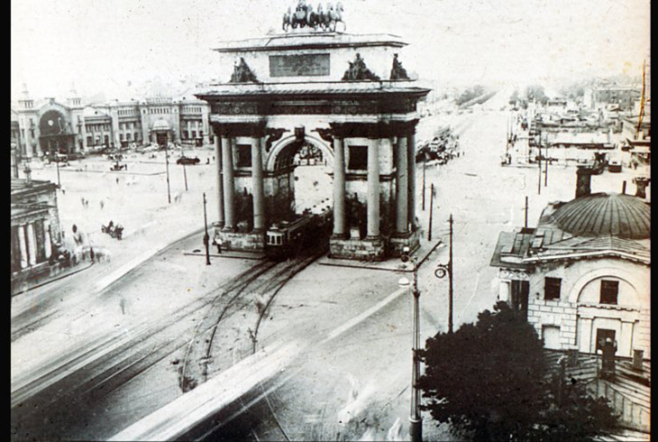 Триумфальные ворота. Фото 1930-х годов.