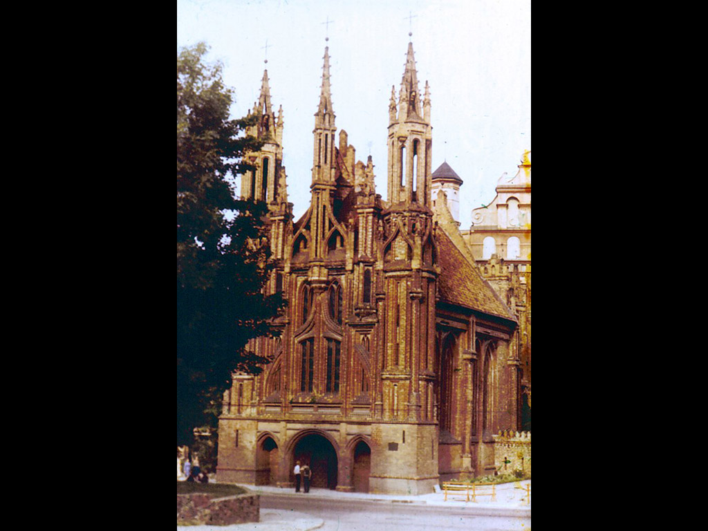 Памятник архитектуры XVI века – костел св Анны .