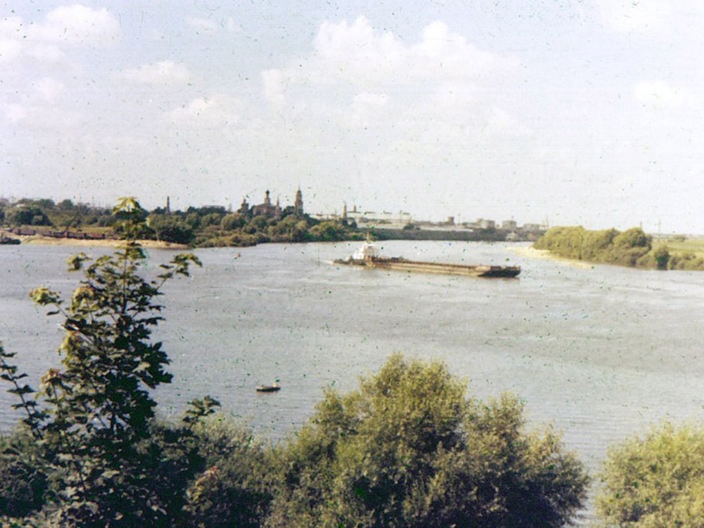 Москва-река вливается в р. Оку у г. Коломны