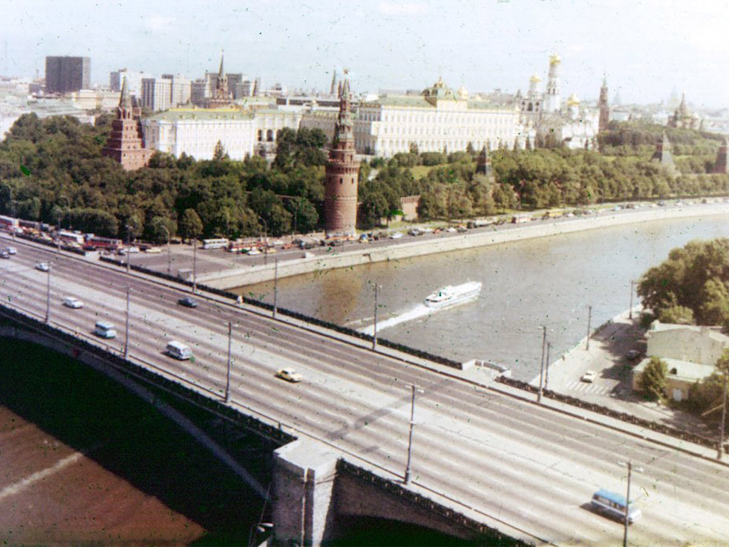 Большой Каменный мост. Вид на Кремлевскую набережную