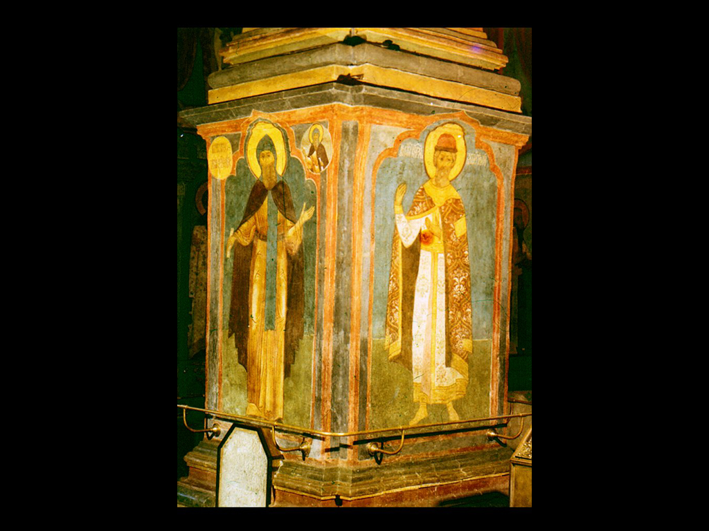 Северо-западный столб с изображением  Даниила. Александровича и Дмитрия.