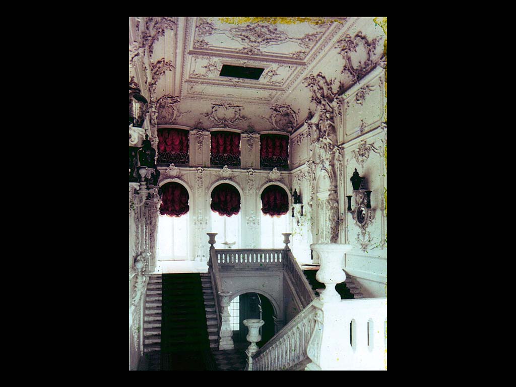 Парадная лестница в Большом дворце.