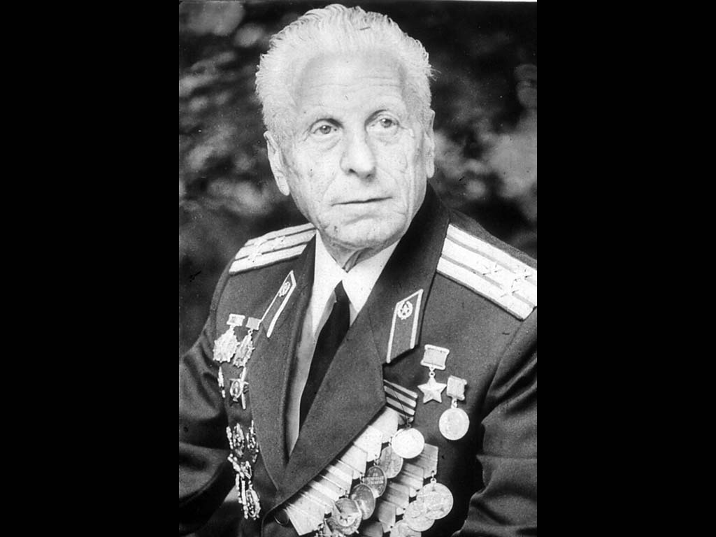 Заслуженный пограничник Герой Советского Союза Никита Федорович Карацупа.