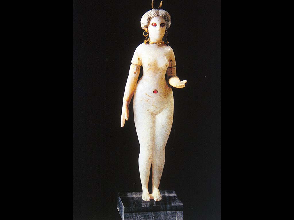 Статуя богини Иштар. Алебастр. Золото, драгоценные камни. III до н. э. Вавилон. Эллистический период.