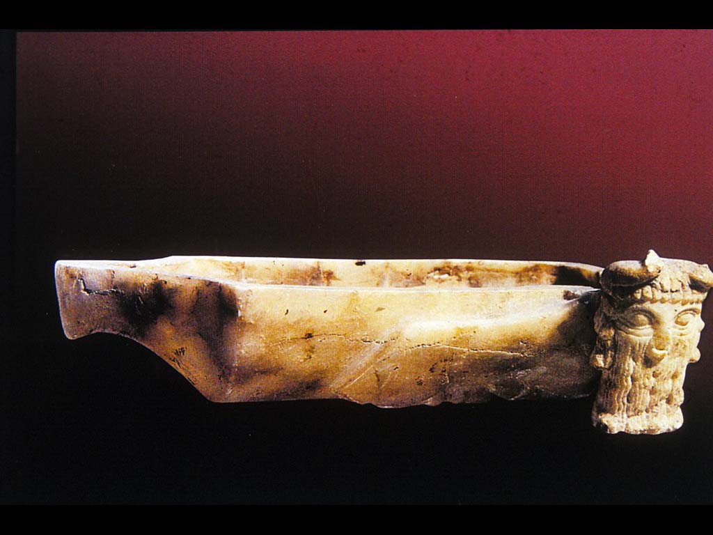 Лампа в форме быка с человеческим лицом. Около 2500 г. до н. э. Шумер. Ранний династический период