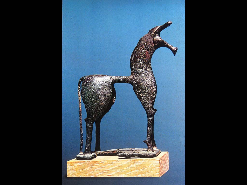 Фигура лошади. Бронза. Около 750 г. до н. э.  Национальный археологический музей. Афины.