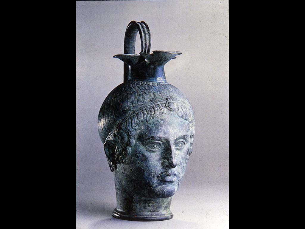 Этрусская ваза в форме головы юноши. Бронза. 425-400 г. до н. э. Лувр. Париж.
