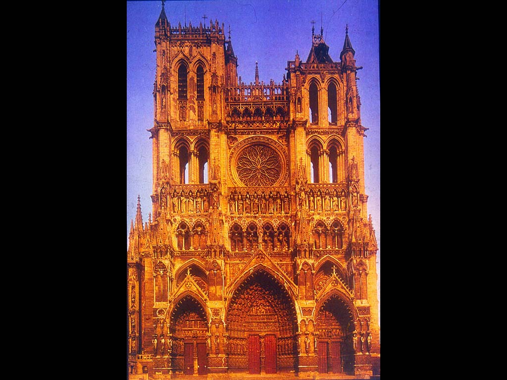 Западный фасад собора Нотр-Дам в Амьене. XIIIв. (Франция)
