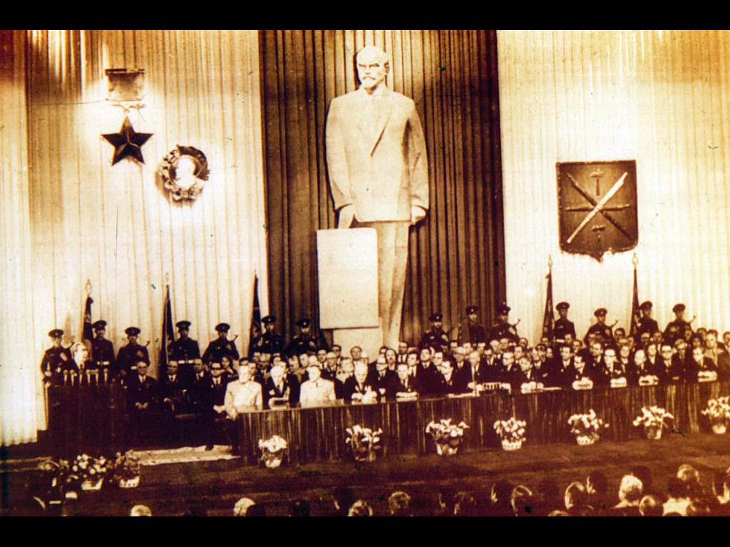 Выступление тов. Л. И. Брежнева на торжественном заседании в январе 1977 г.