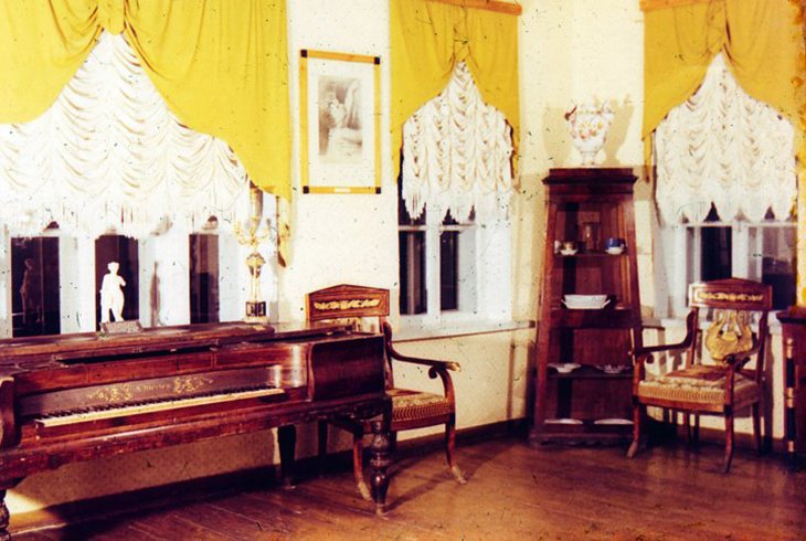 Дом-музей М. Лермонтова. Экспозиция зала.