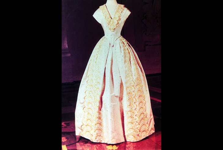 Платье из фая с вышивкой соломкой. 1810-е гг.