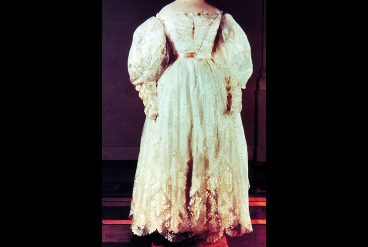 Платье бальное из ткани имитирующий кружево. 1830-е гг.