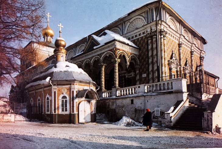 Трапезная палата с Сергиевской церковью.