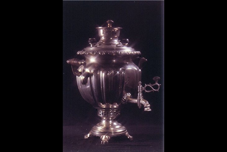 Самовар. Форма «ваза». 20-е гг. XIX в. Латунь, никелировка.