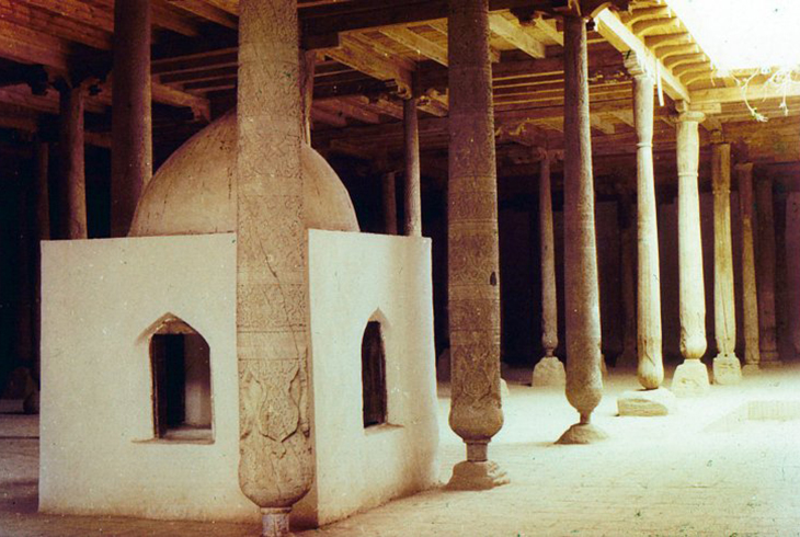 9. Интерьер Джума-мечети.
