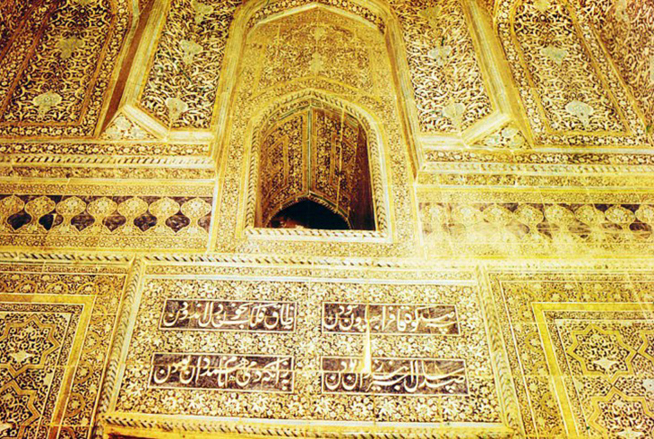 17. Внутренняя отделка мавзолея Пахлаван Махмуда.