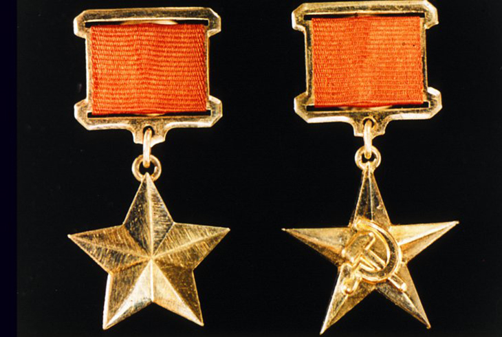 3. Медали «Золотая Звезда» и «Серп и Молот».