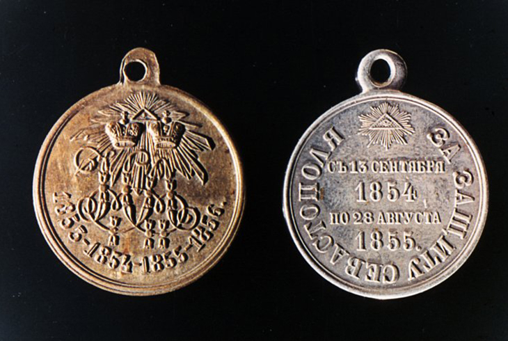 4. Медали в память «Крымской войны» и в «За защиту Севастополя».