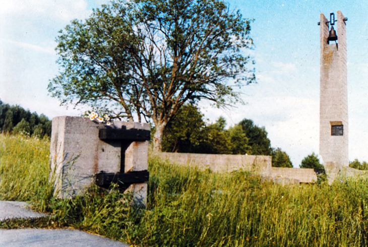 10. Памятник на месте бывшего дома.