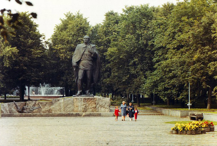 7. Памятник Янка Купале