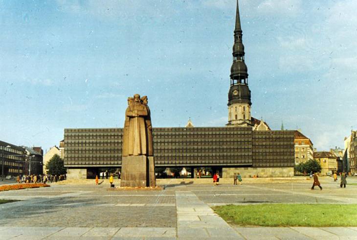 10. Монумент и музей латышским стрелкам.