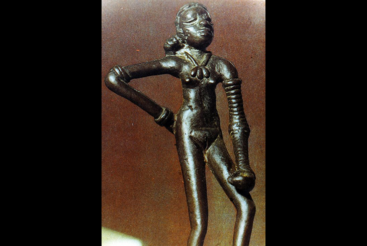 1. Танцовщица из Мохенджо-Даро. III тыс. до. н. э.