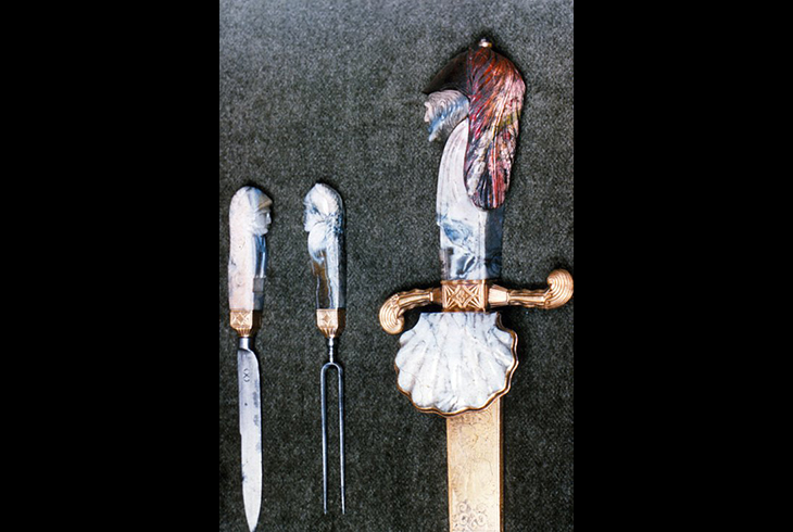 13. Охотничий нож с малым ножом и вилкой. Германия XVII в.