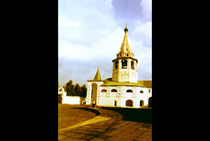 2.	Соборная колокольня в кремлевском центре Суздаля. 1635 г.