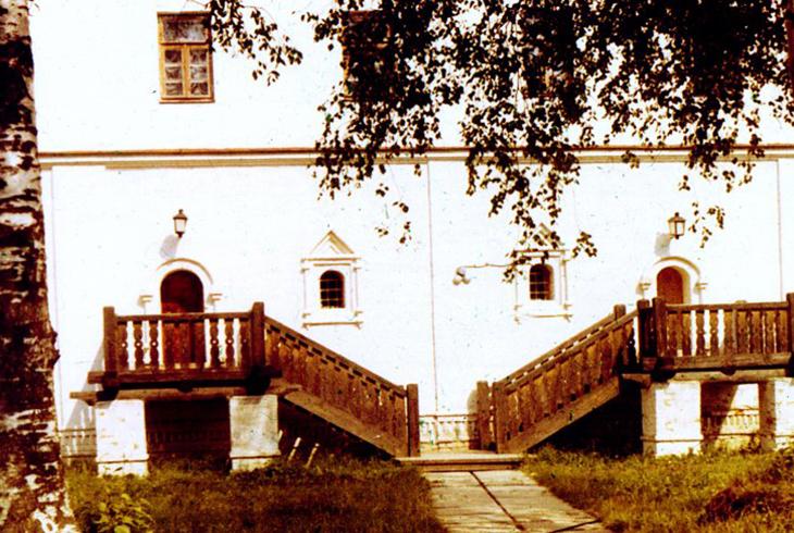 9.	Спасо-Евфимовский монастырь. Монастырские кельи. Фрагмент.