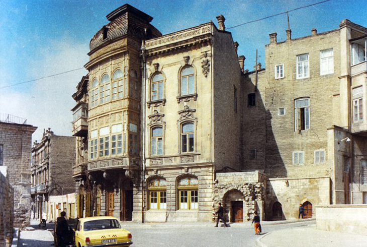 7.	Жилой дом на ул. А. Зейналлы. (б. дом Г. Мамедова). 1908 г.